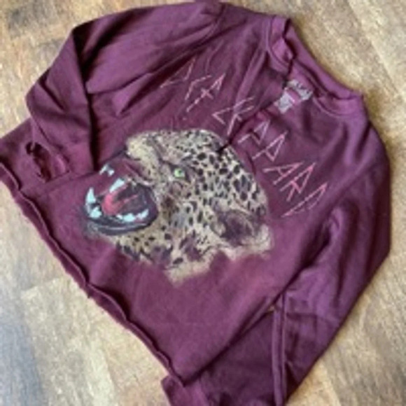 Def Leppard Cropped Raw edge vneck sweatshirt crewneck sweatshirt - Picture 2 of 4